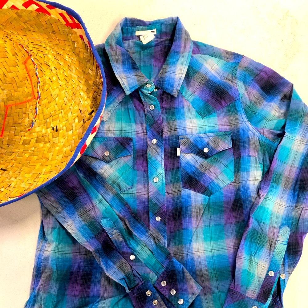 Levi’s cowgirl shirt. Snaps!!!